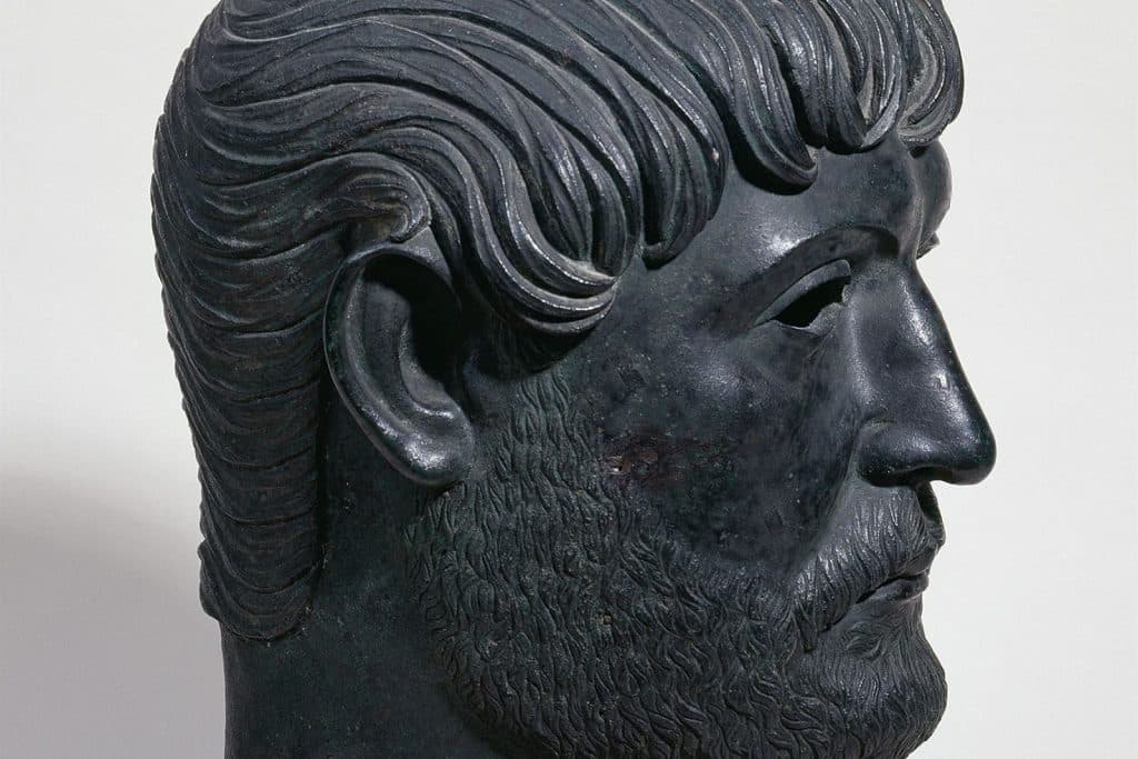 Tête en bronze d'un magistrat romain du IIe siècle, trouvée aux Fins d'Annecy