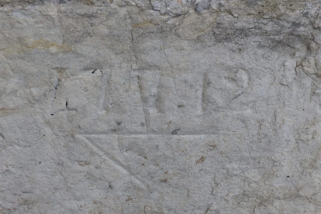 Marque de tâcheron gravée sur une pierre du château d'Annecy