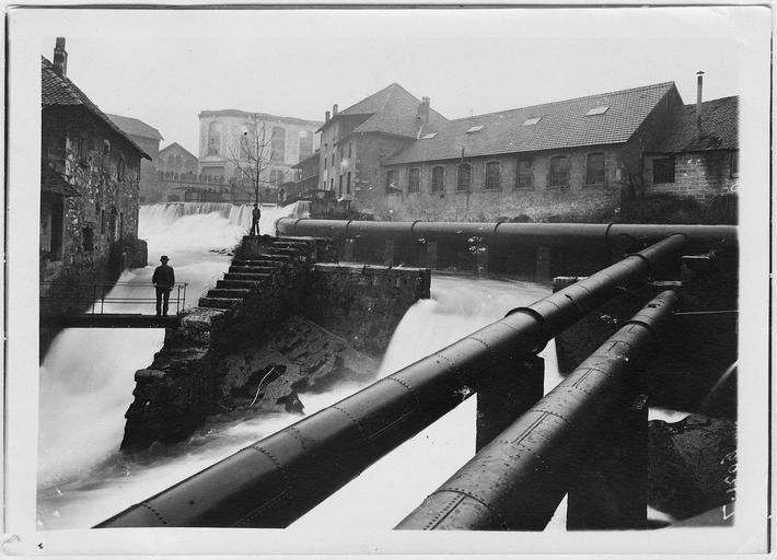 Photo ancienne de la prise d'eau sur le Thiou qui actionnait les Forges de Cran