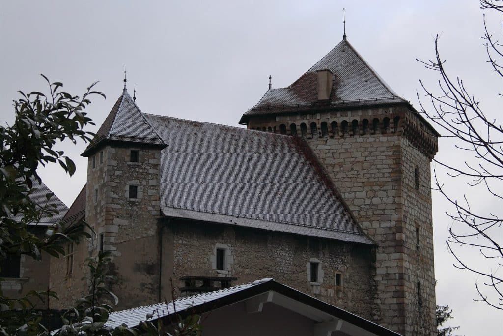 Les tours et les toits du Musée-Château d'Annecy