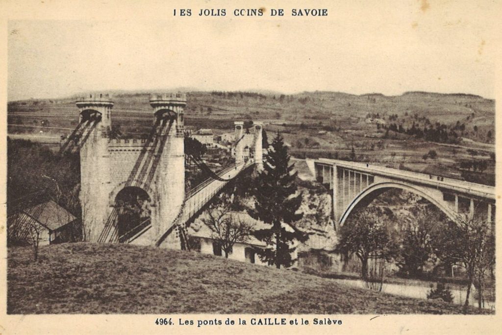 Carte postale ancienne des ponts de la Caille et du Salève, avec les tours crénelées du pont suspendu