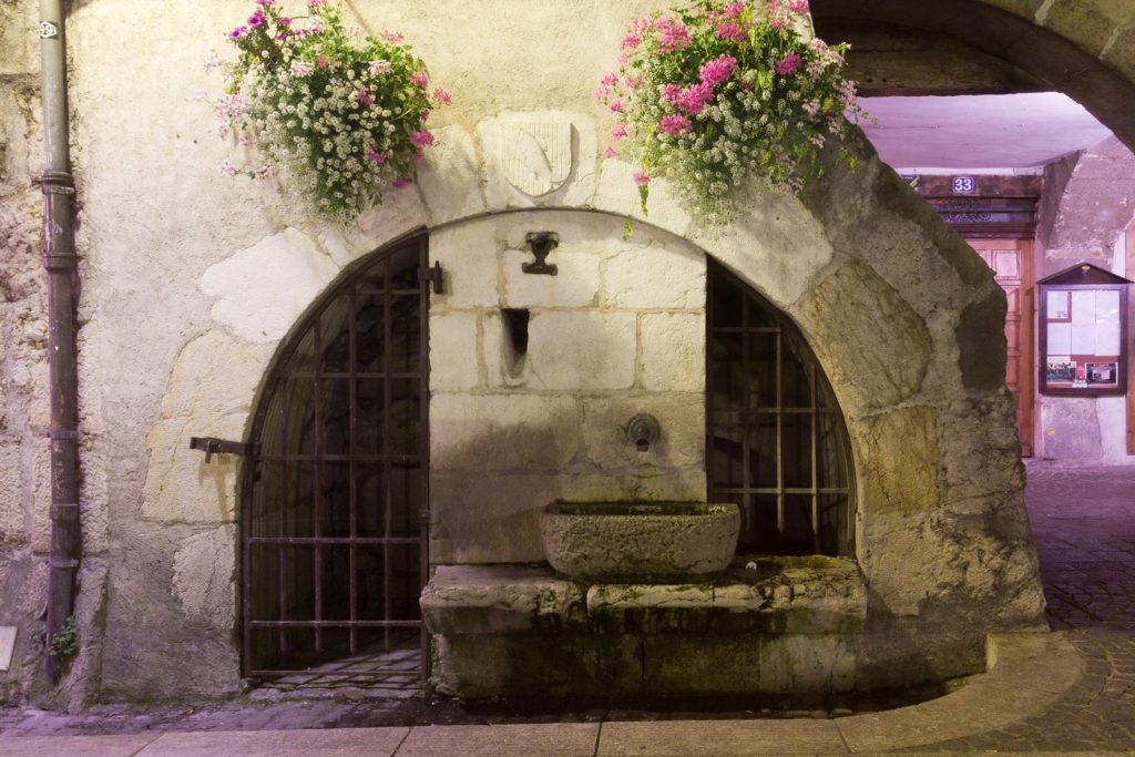 Fontaine Quiberet au 31 rue Sainte-Claire à Annecy